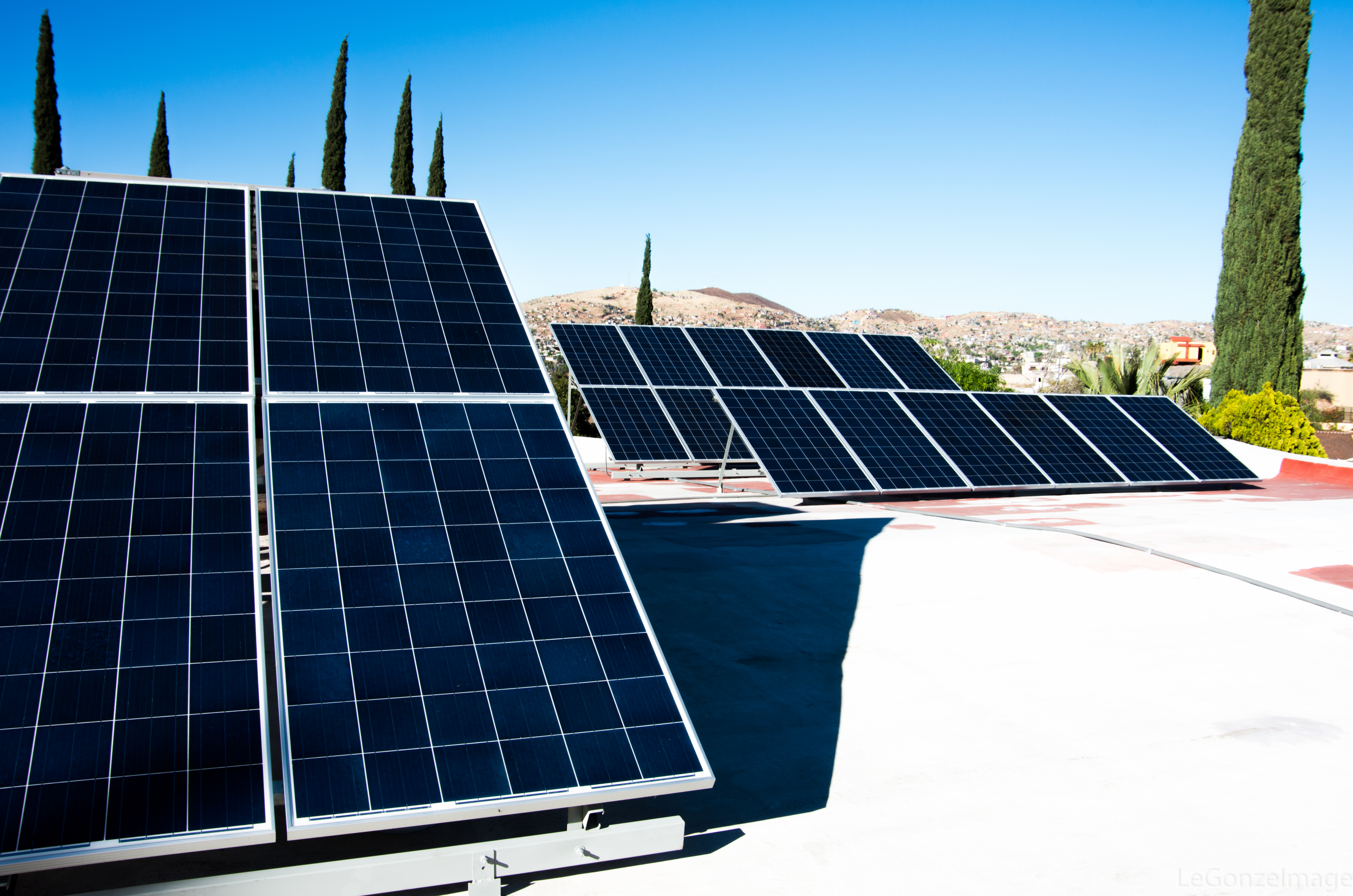 Sistema Fotovoltatico de 18.0 kW para uso comercial con 72 paneles de 250 Watts