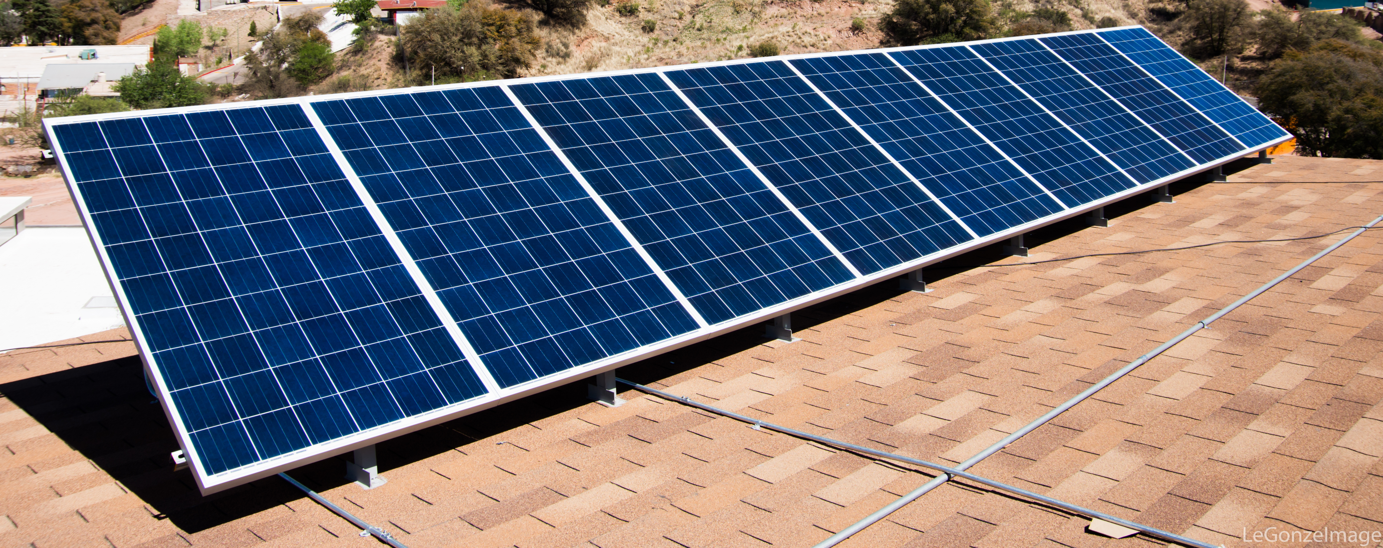Sistema Fotovoltatico de 9.0 kW para uso residencial con 36 paneles de 250 Watts